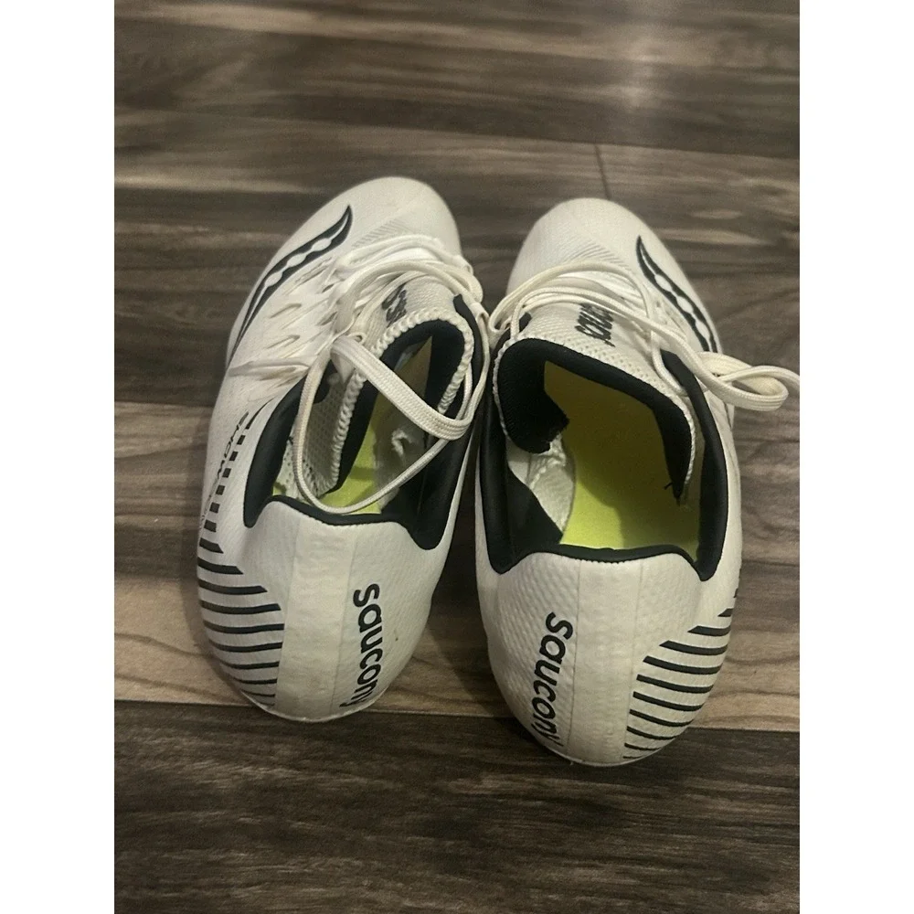 Saucony showdown track